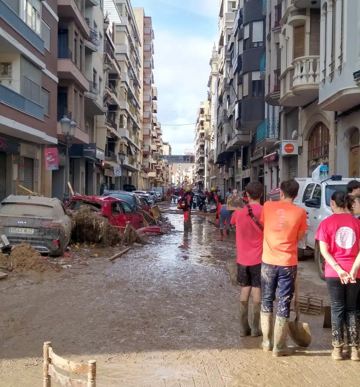 La comunidad ayuda a limpiar la ciudad