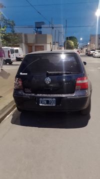 Choque entre un auto y una moto: hay un hospitalizado