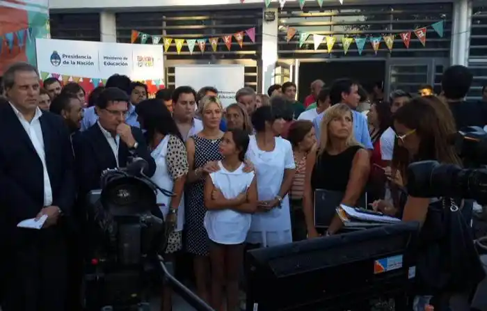 De Lucía y Sileoni inauguraron escuela en San Miguel