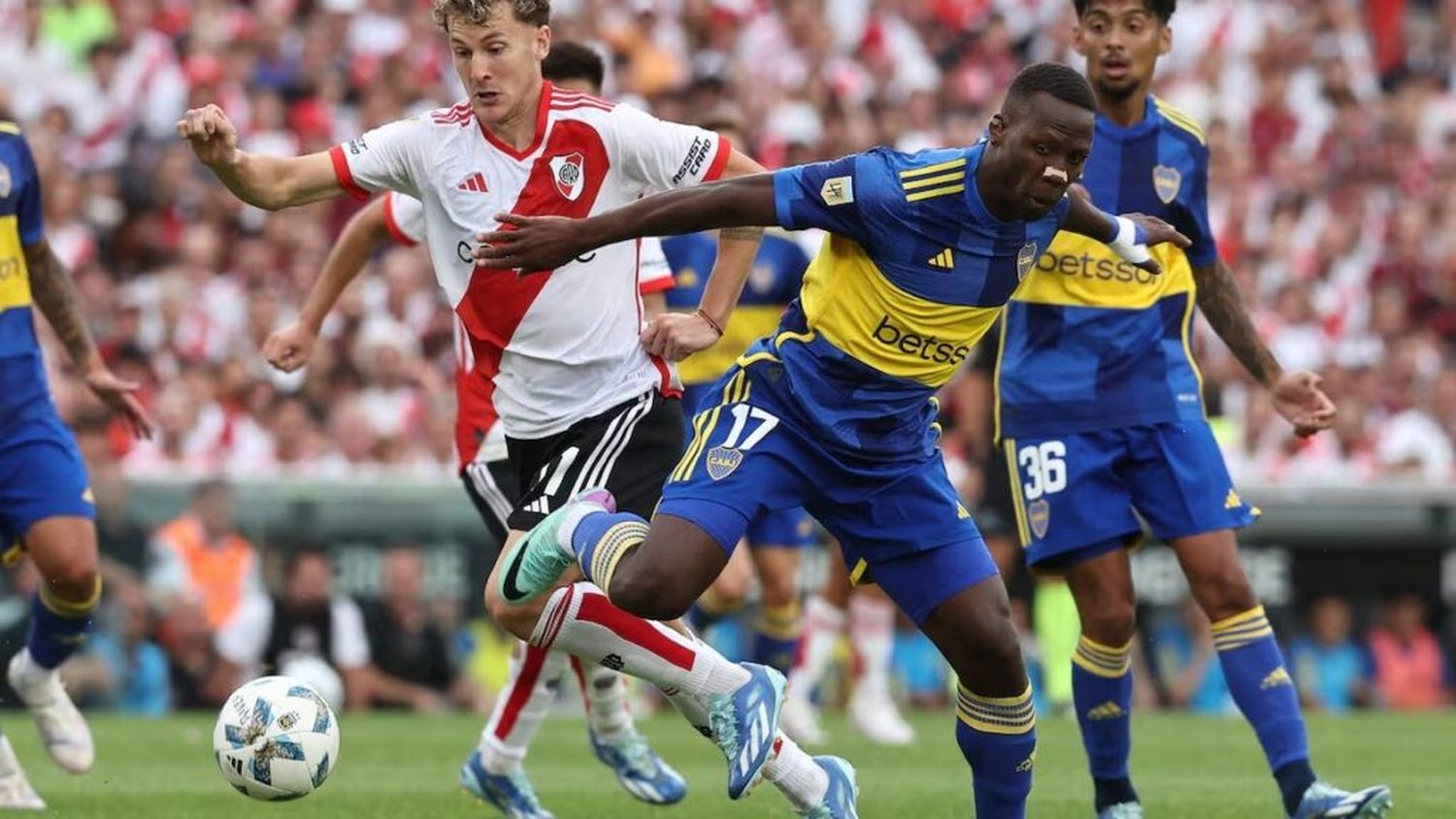 Los clásicos en la etapa de play off sólo se darían en la final del torneo.