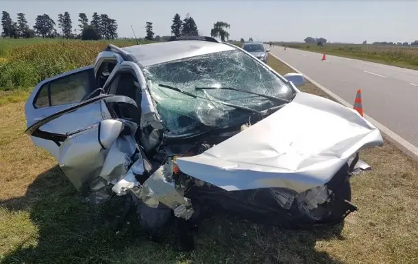 Volvían de festejar en el carnaval de Lincoln y chocaron en Junín: Cinco muertos
