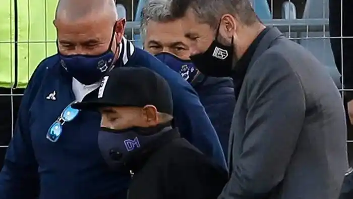 Internaron de urgencia a Diego Maradona