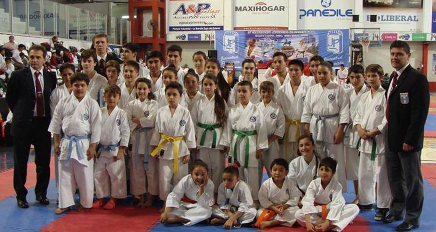 Veinte títulos nacionales para la ASK