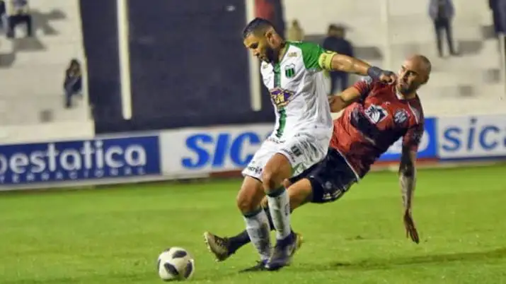 Nueva Chicago hizo pie en el agua y es puntero