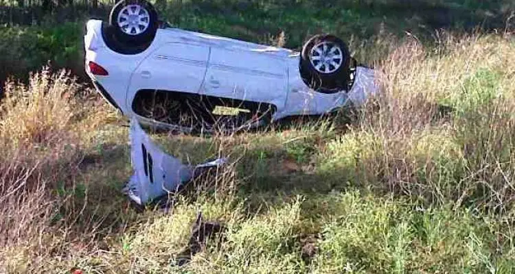 Automóvil volcó en la ruta 191