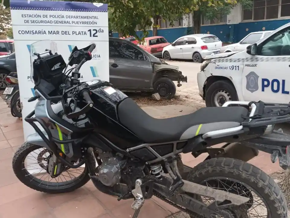 Recuperaron una moto robada en Mar del Plata tras un allanamiento en barrio Herradura