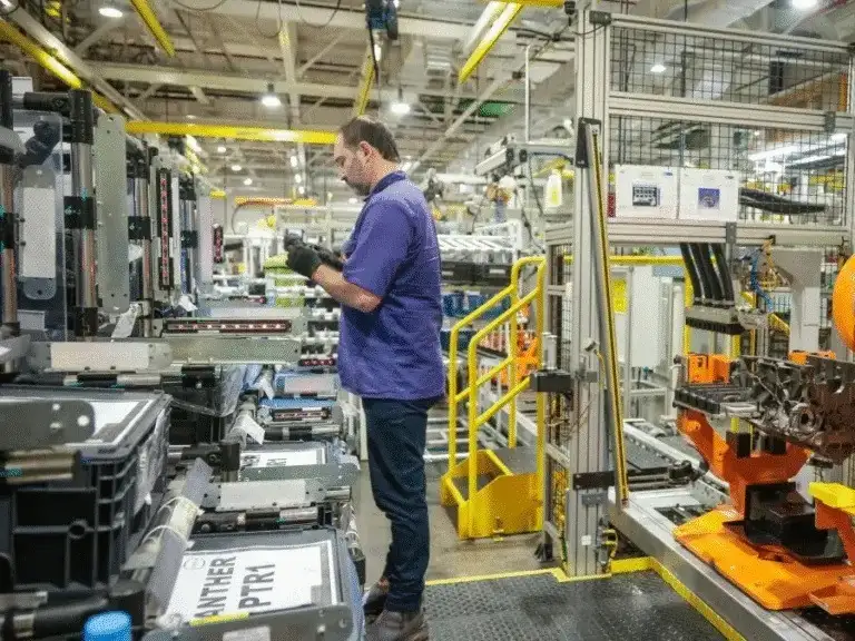 La actividad industrial retrocedió 5,3% en octubre
