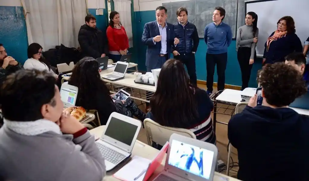 Más de 2.500 escuelas cuentan con conectividad a internet en Provincia y planean llevarla a 500 más