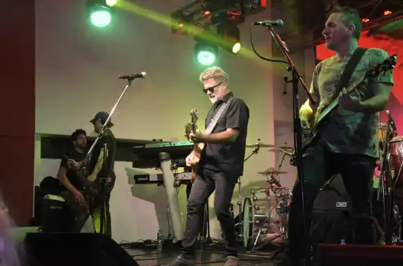 Miércoles musical con gran cierre de Los Pericos en Espacio Clarín