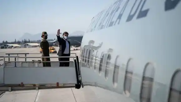 Boric llegó al país y se reunirá hoy con Alberto Fernández 