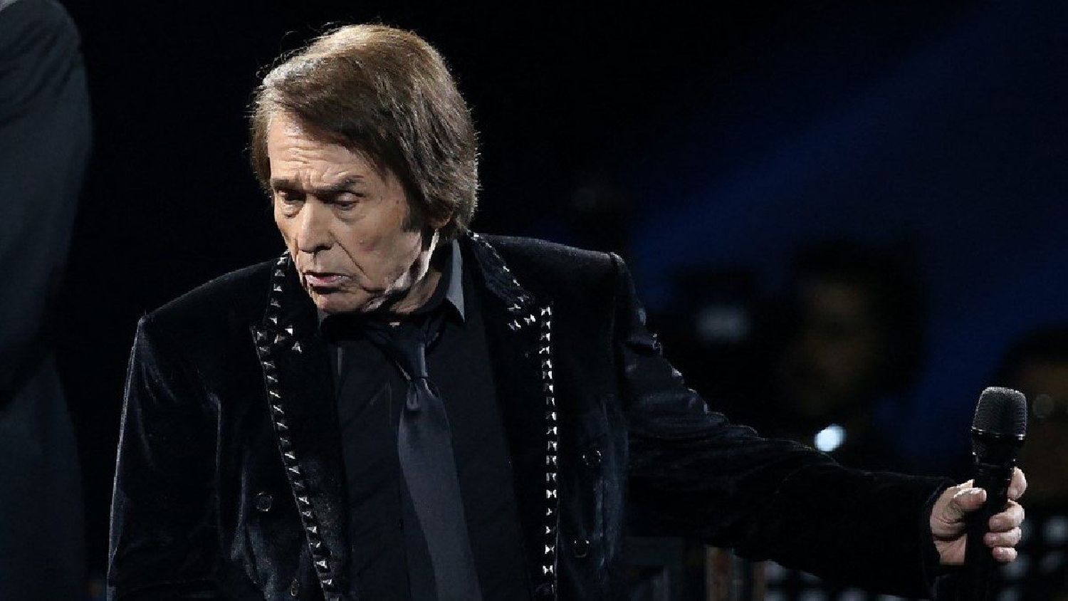 Dan de alta a Raphael tras 10 días hospitalizado