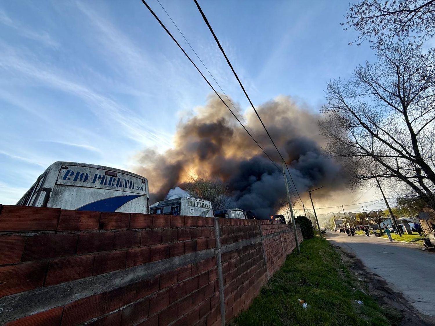 incendio deposito rio parana 14-09-25 - 5