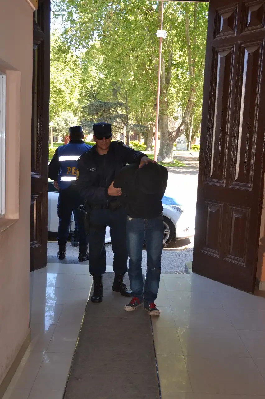 Le robó un celular a una mujer que siempre lo ayudaba y terminó preso