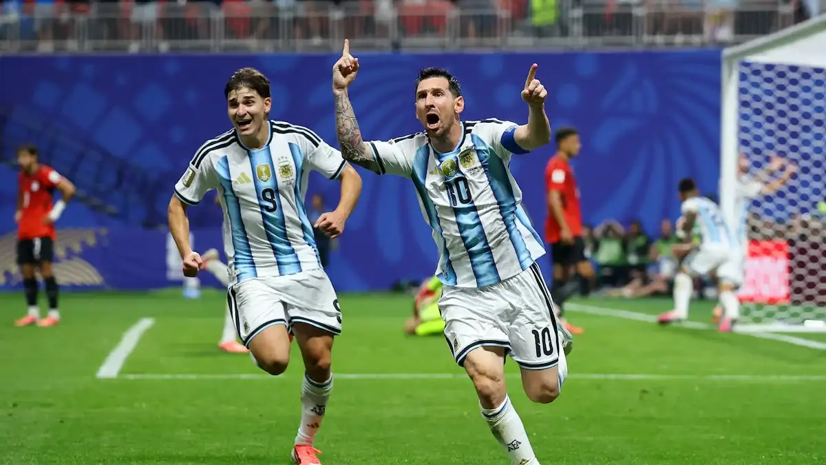 Argentina venció 3-2 a Egipto y clasificó a los cuartos de final del Mundial.