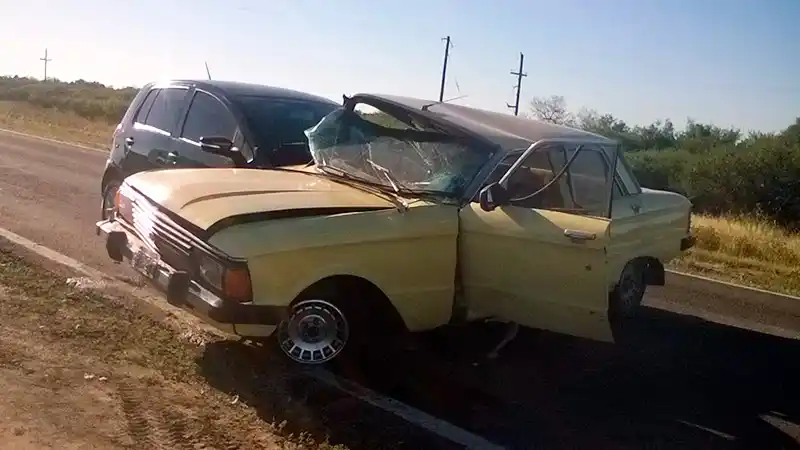 Quiso entrar a un campo y no advirtió la presencia del otro rodado