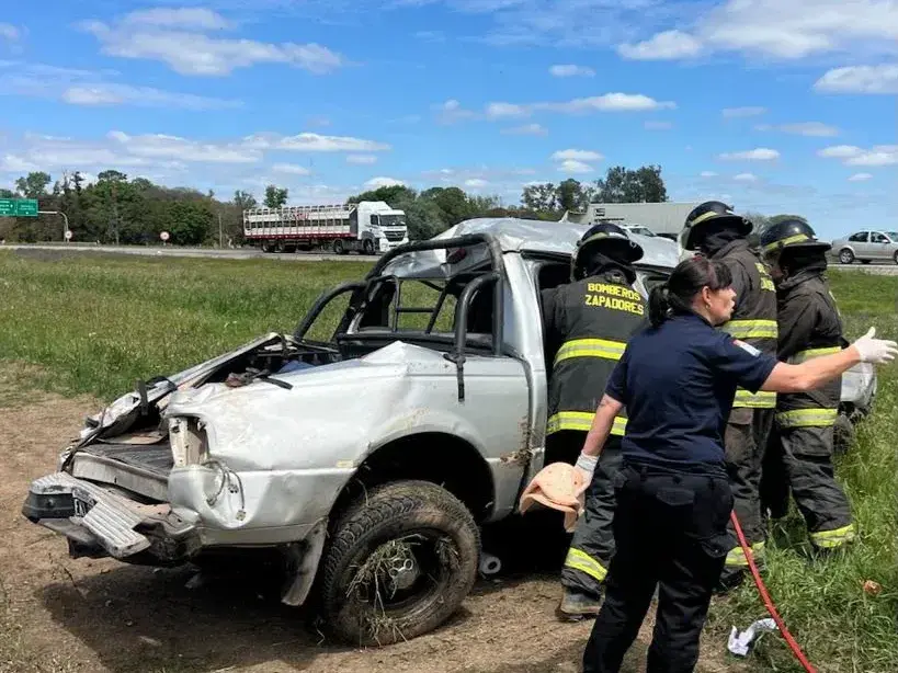 Tragedia en la Ruta 34: dos muertos y dos heridos graves tras el vuelco de una camioneta