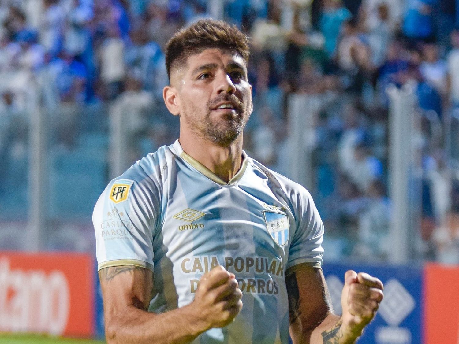 Atlético Tucumán aplastó a Sarmiento