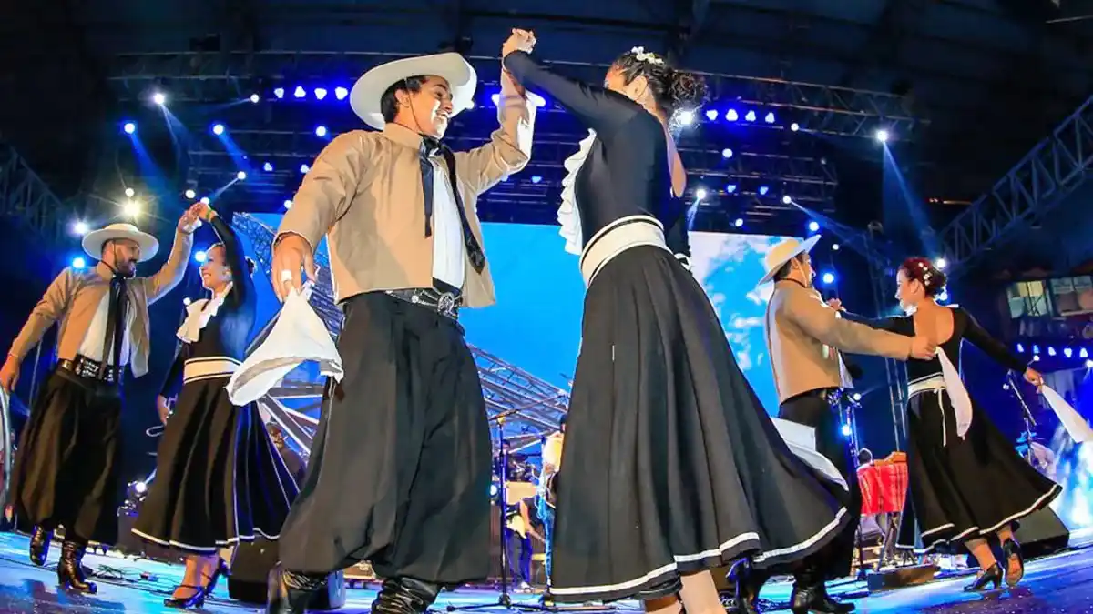 San Francisco celebra el Día Mundial del Folclore con una gran peña en el Superdomo