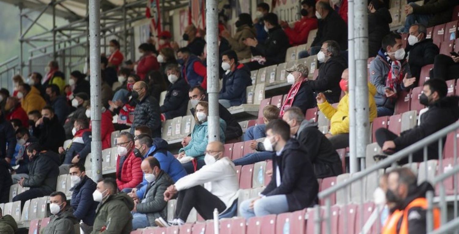 Suspendieron la reunión por la vuelta del público a las canchas