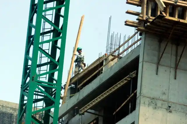 El municipio lanza medidas para frenar la caída de la construcción