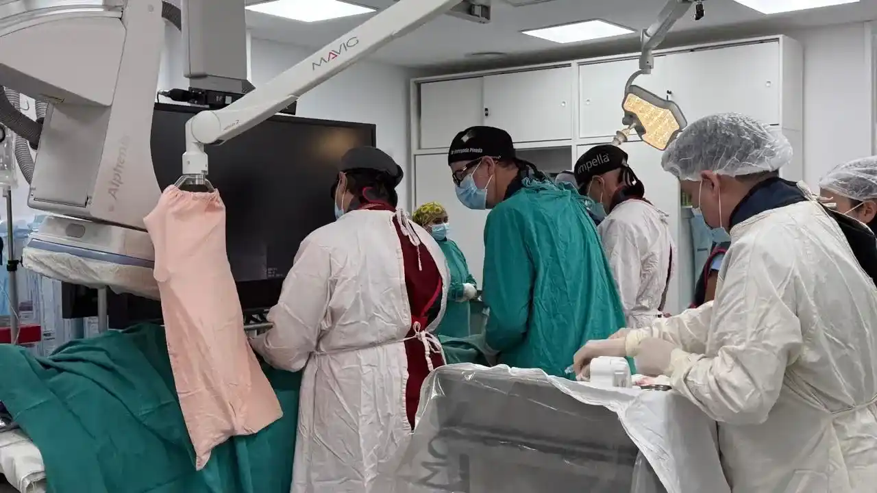 El HIGA realizó una cirugía cardíaca de alta complejidad sin abrir el pecho