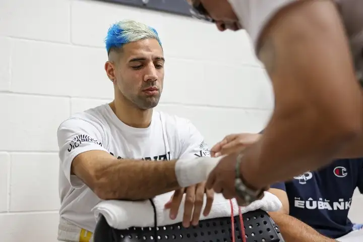 Lucas Bastida se consagró campeón Intercontinental Mediano IBA.