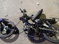 Dos personas que viajaban a bordo una moto fueron hospitalizadas tras un accidente de tránsito
