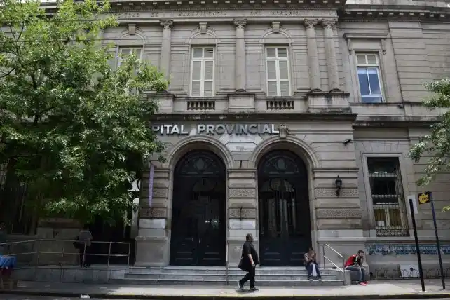 Denuncian a la directora del Provincial por maltrato