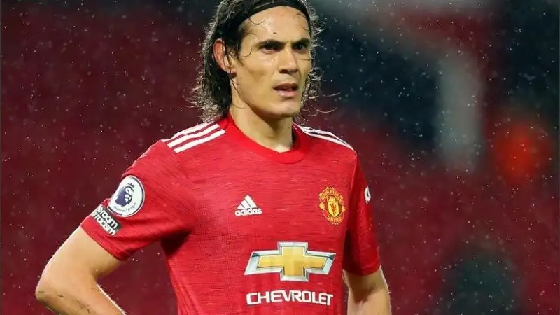 La sanción que le podrían aplicar a Cavani por haberle escrito “gracias, negrito” a un amigo