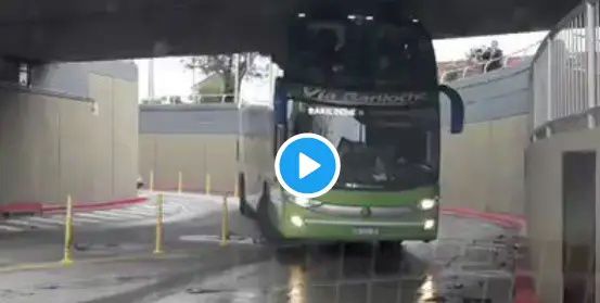 Quilmes: Denuncian "intencionalidad" en video de colectivo que se trabó en nuevo bajo nivel de Ezpeleta