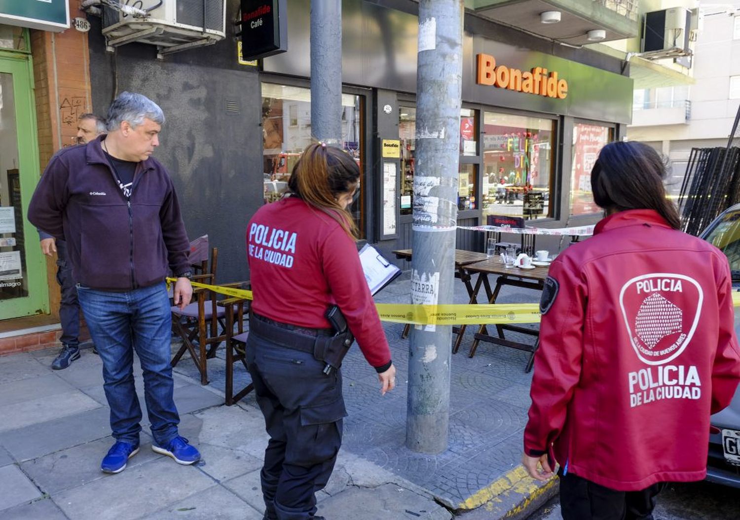 Un ladrón muerto durante un tiroteo con un subcomisario
