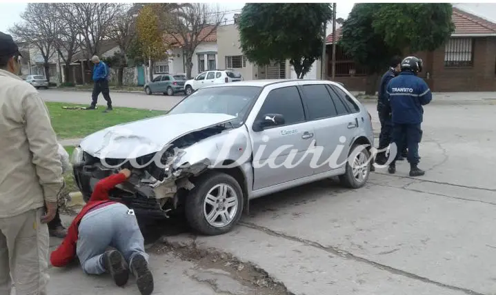 Una mujer resultó herida al chocar en 51 y 58