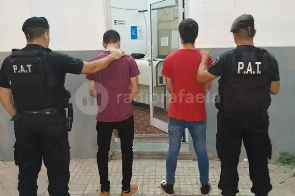 Dos estafadores detenidos en RN34: les secuestraron pesos, dólares y un celular
