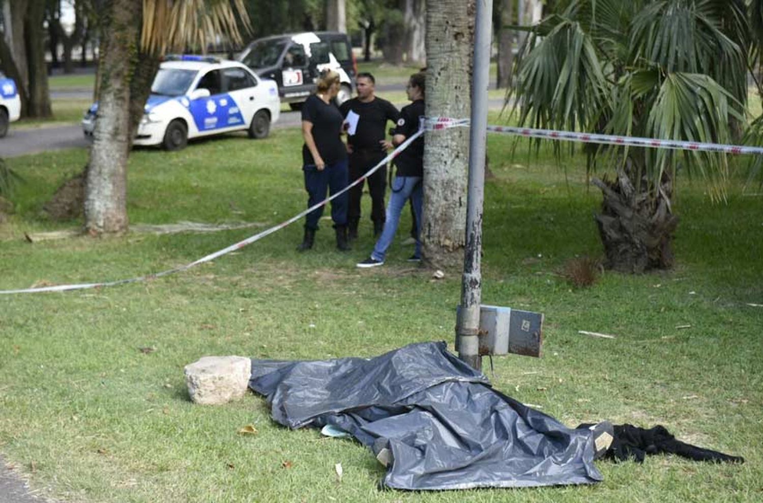 Transeúntes hallan un cuerpo en el Parque Independencia