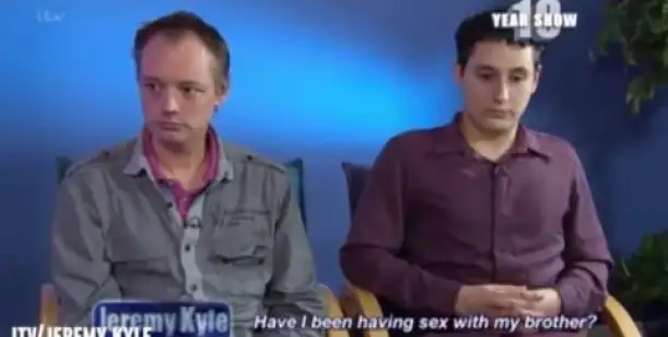 Pareja gay descubre que son hermanos en programa de televisión
