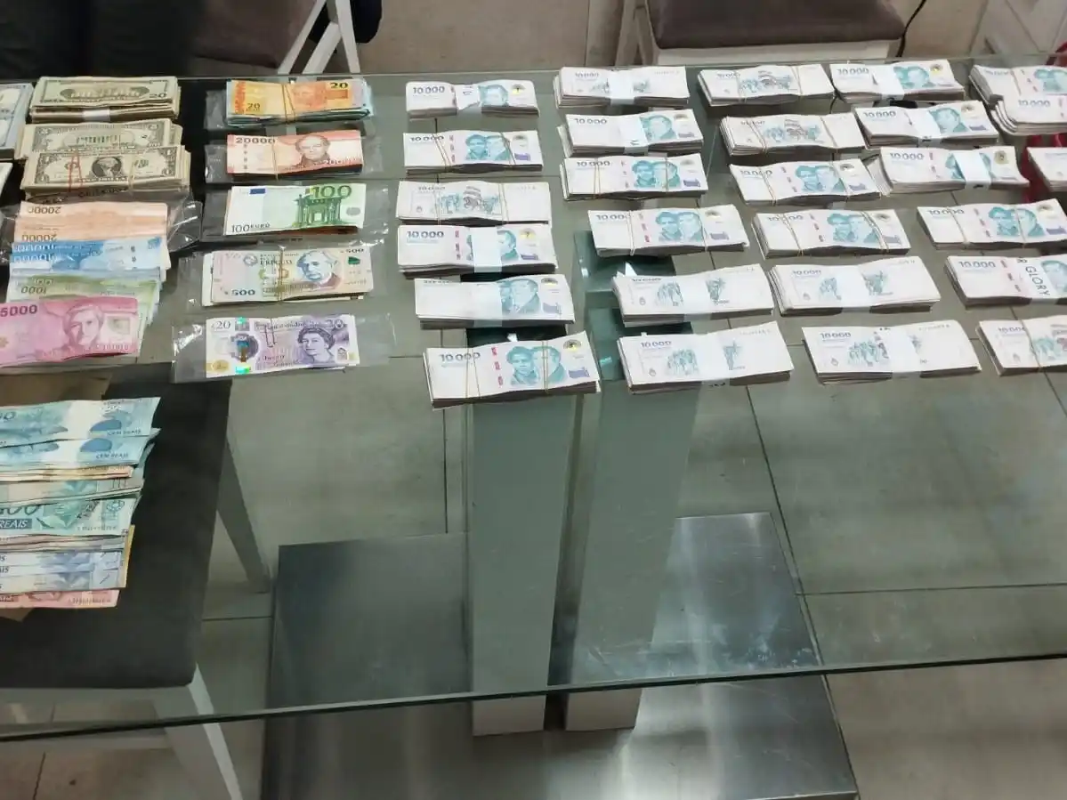 En los allanamientos se secuestró una importante suma de dinero, de distintas monedas de curso legal.