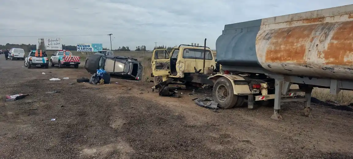 Cuatro heridos fueron trasladados al hospital municipal: un vehículo despistó y volcó en ruta 2
