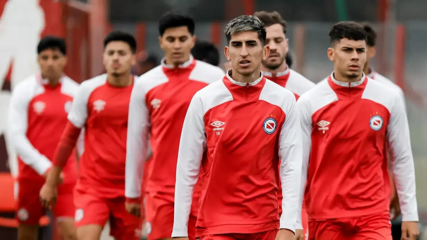 Argentinos recibe a Lanús.