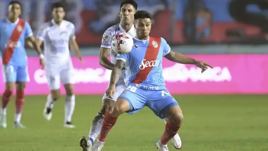 Con un golazo de chilena se cerró un partidazo en Sarandí 