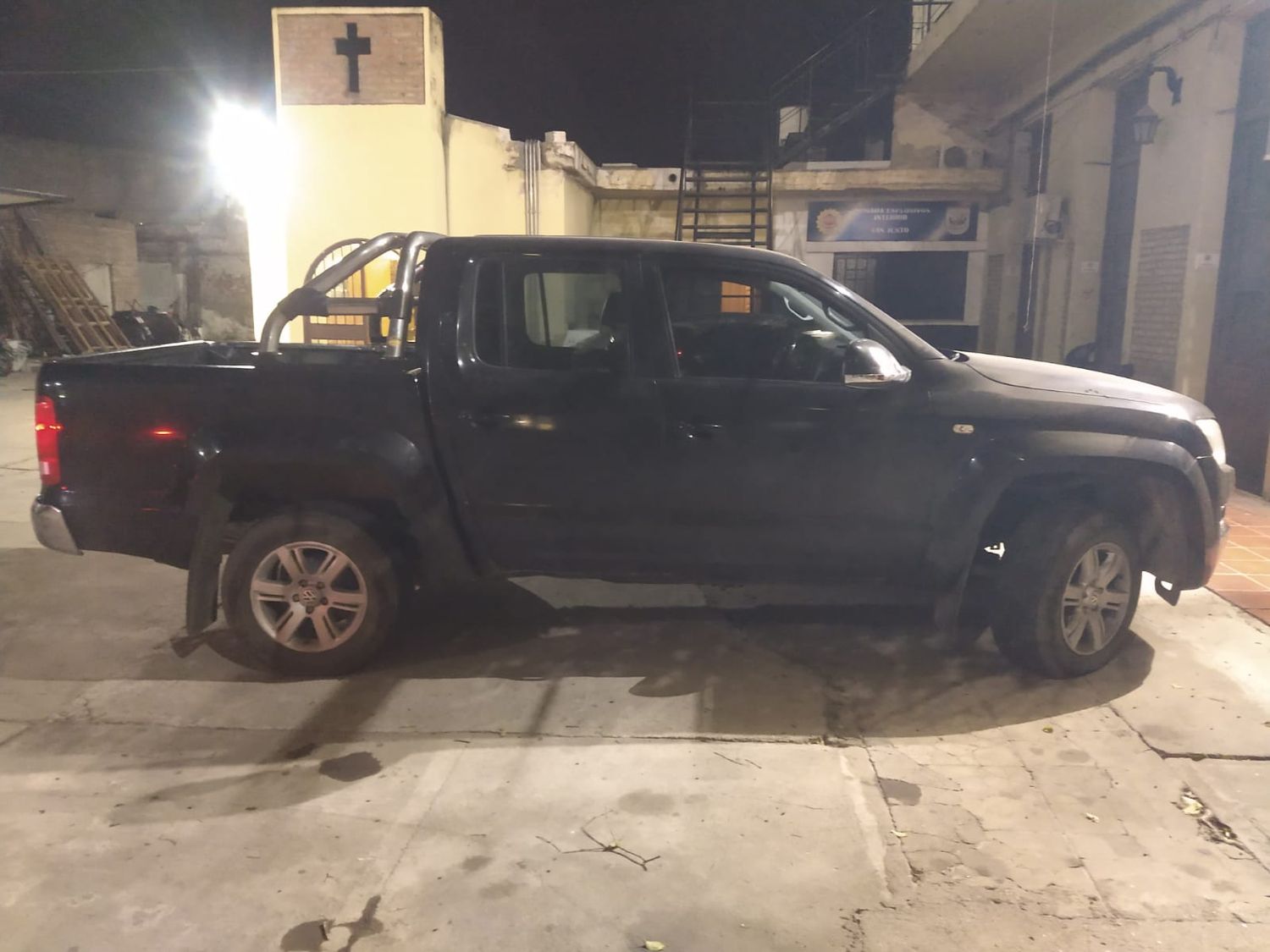 Camioneta Amarok con pedido de secuestro