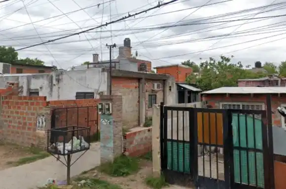 Un joven murió electrocutado al tocar charco de agua en contacto con un cable suelto