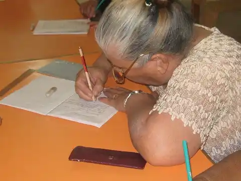 Se formaron siete centros educativos para unos 35 adultos analfabetos