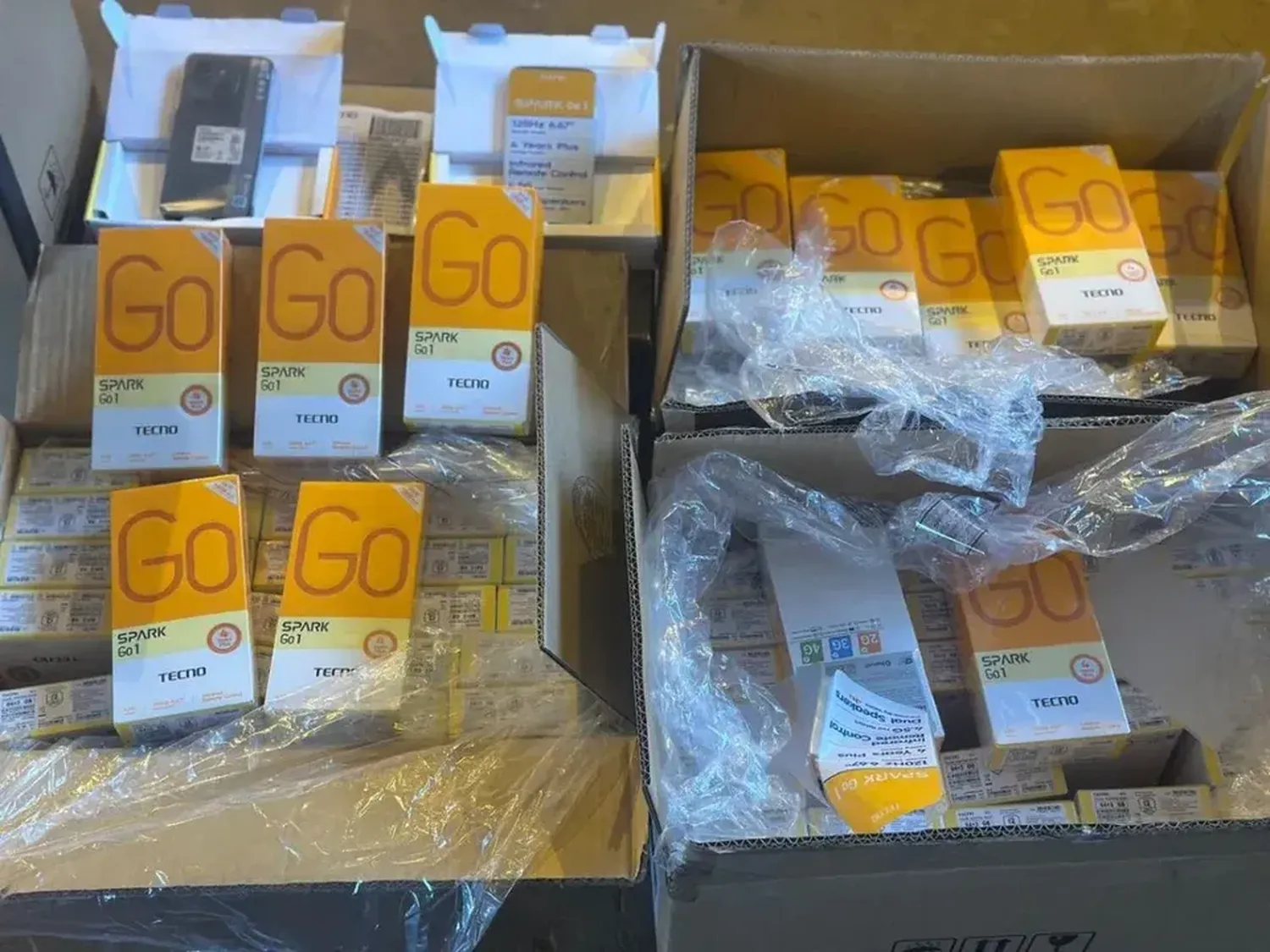Decomisan más de 20.000 celulares ocultos en un contenedor en el puente Posadas-Encarnación