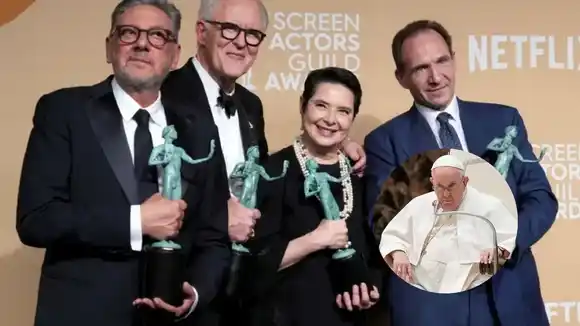 Los protagonistas de "Conclave" dedicaron un premio al Papa