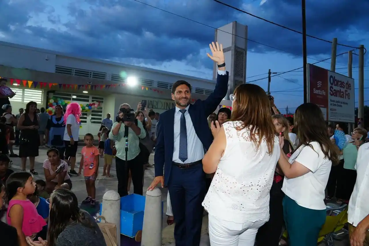 Pullaro mostró su satisfacción por la inauguración de un nuevo establecimiento educativo.