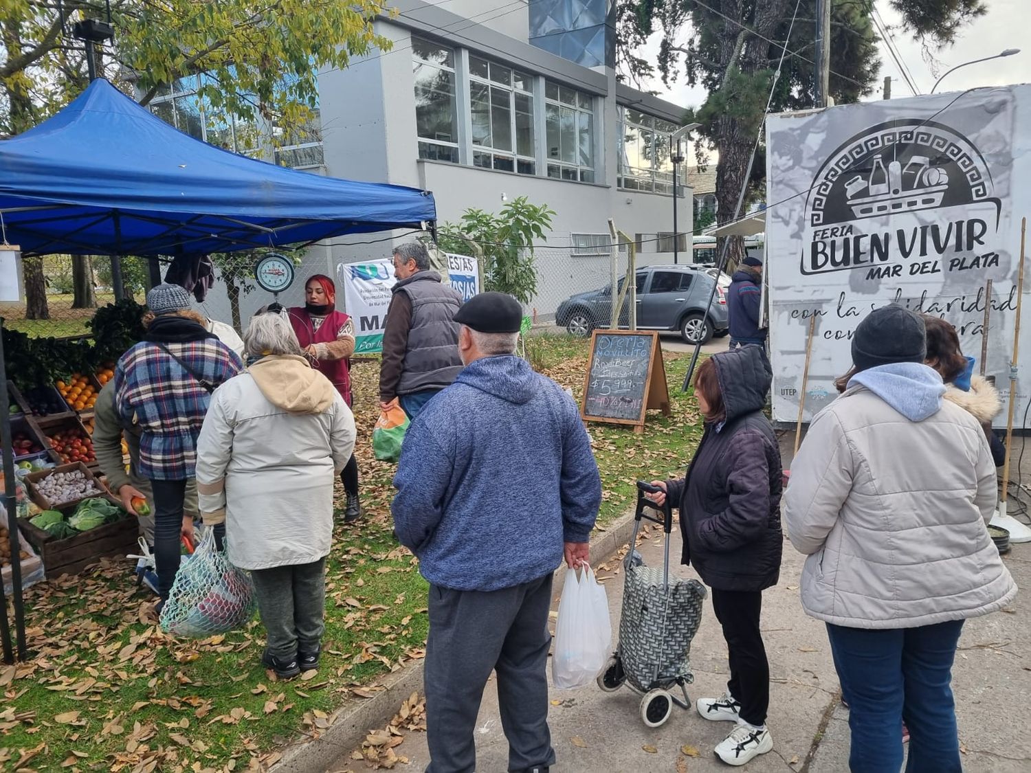 El 9 de Julio hay feria, tortas fritas, café y mate cocido en la UNMDP