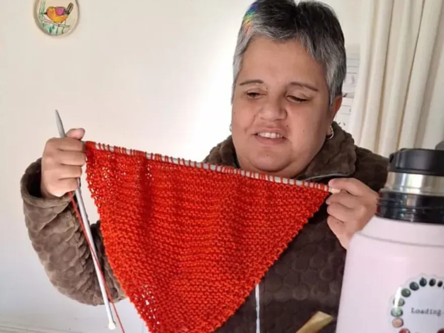 Estudiante con discapacidad visual de Larroque inspira con sus artesanías