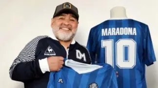 Lanzan la «DM59», una camiseta homenaje a Maradona en su cumpleaños 59
