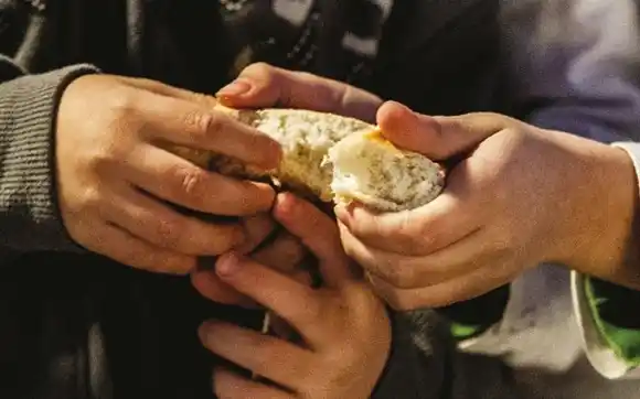 “Para salvarnos hay que juntarnos y arremangarnos”, el lema de la colecta “Más por Menos” de este año