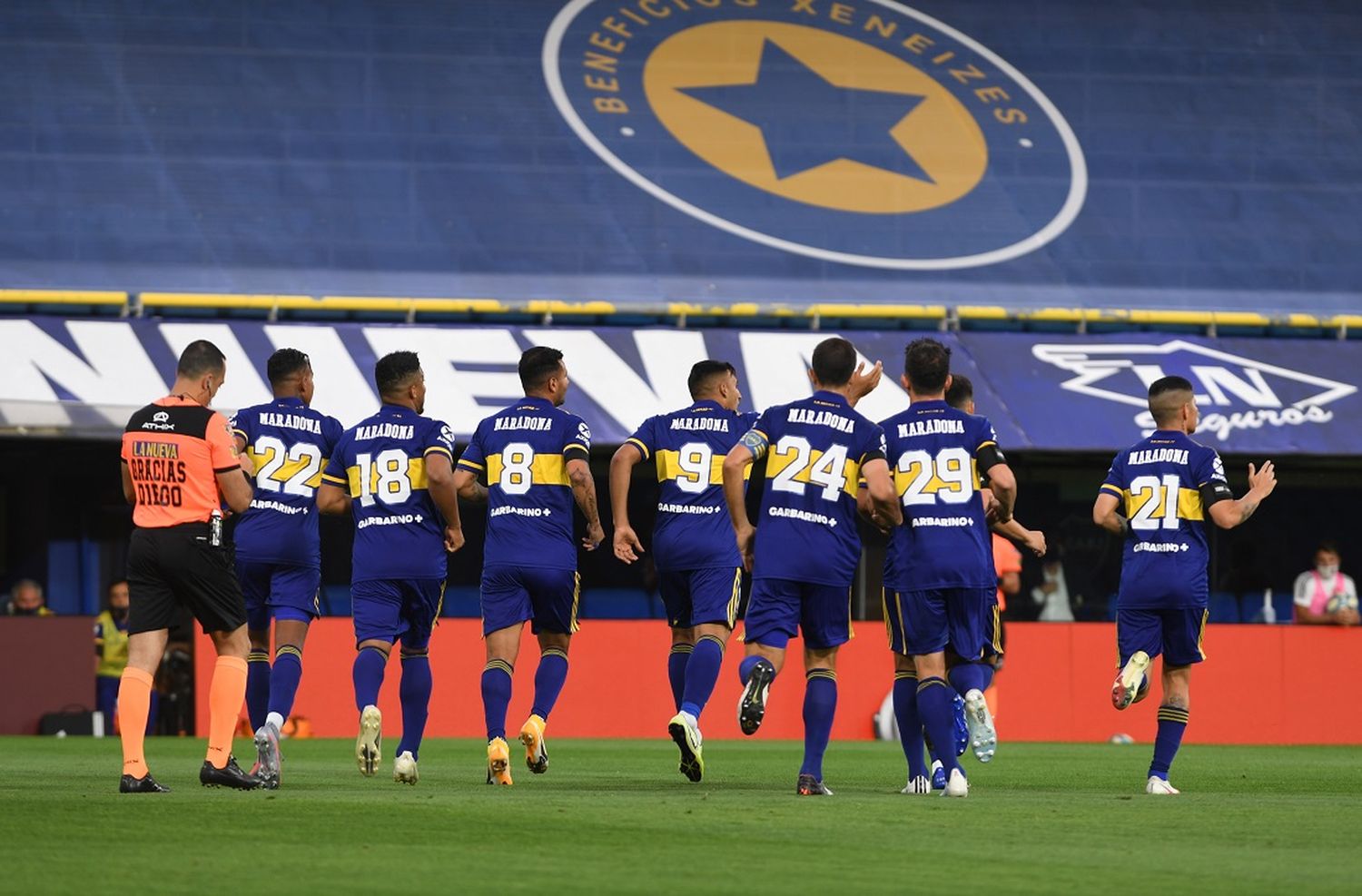 Boca le regaló un triunfo claro y un homenaje enorme a Diego